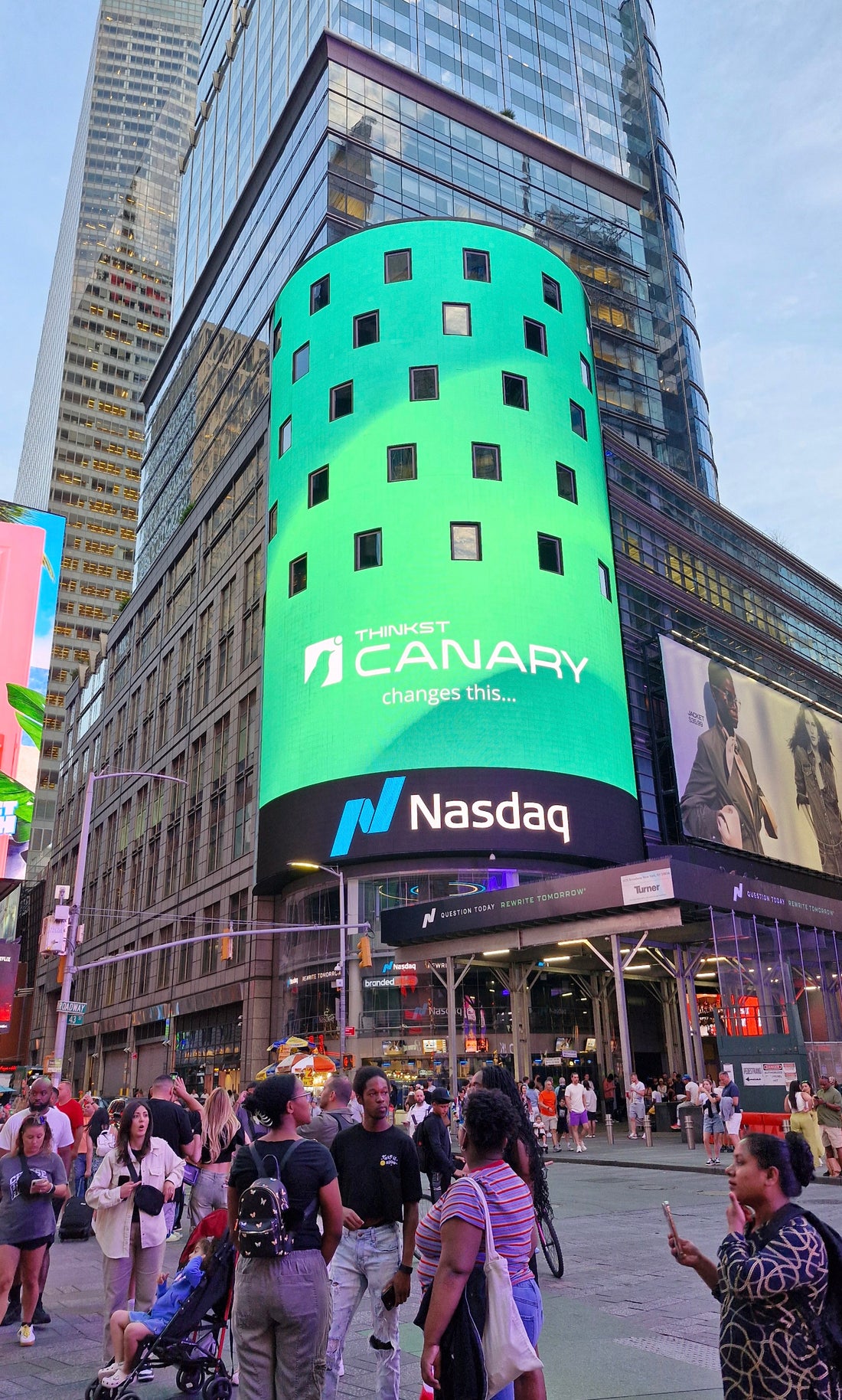 Lighting Up Times Square: The Future of Outdoor Advertising in 2025